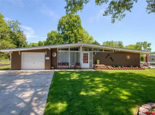 24 Orchard Dr, Florissant, MO 63033