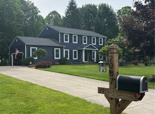 2087 Chimney Ridge Dr, Madison, OH 44057