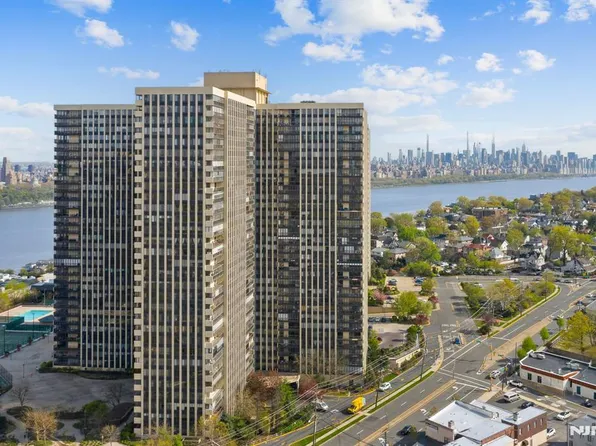 200 Winston Dr APT 2120, Cliffside Park, NJ 07010