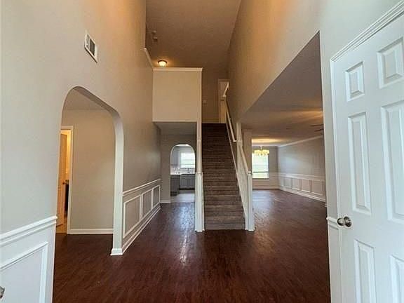 2nd image of 609 Vaughan Dr