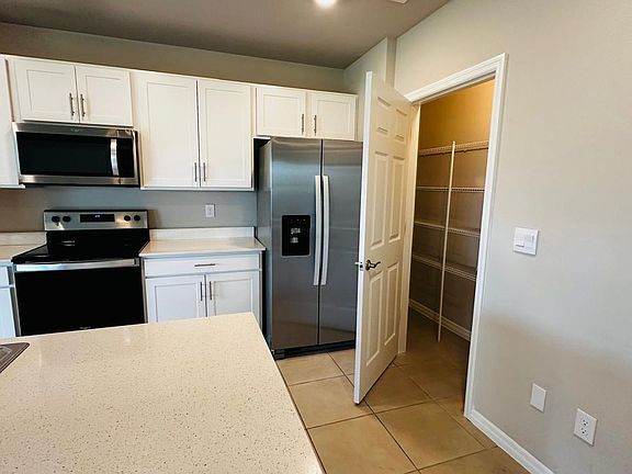 4th image of 3006 NE 7th Pl