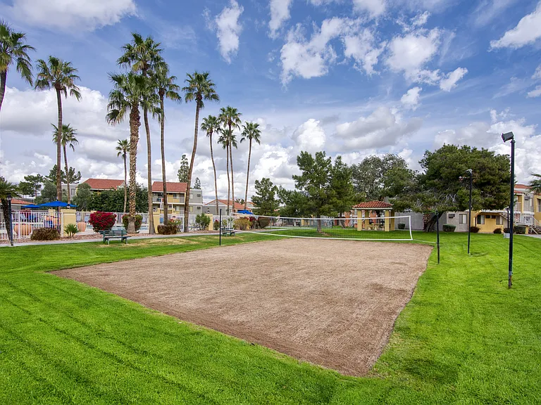 Valencia Park — Photo 21