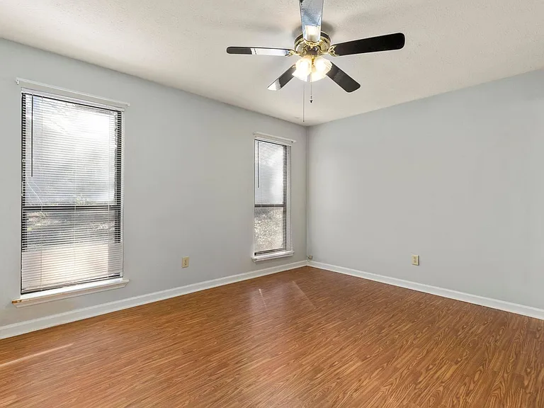 233 N Cedarbrook Dr — Photo 6