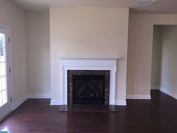 4th image of 501 Gibney Ln