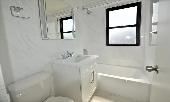 Rented by Manhattan Realty Group | media 18