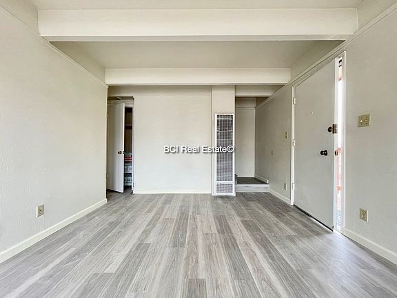 4th image of 575 Villa St #22