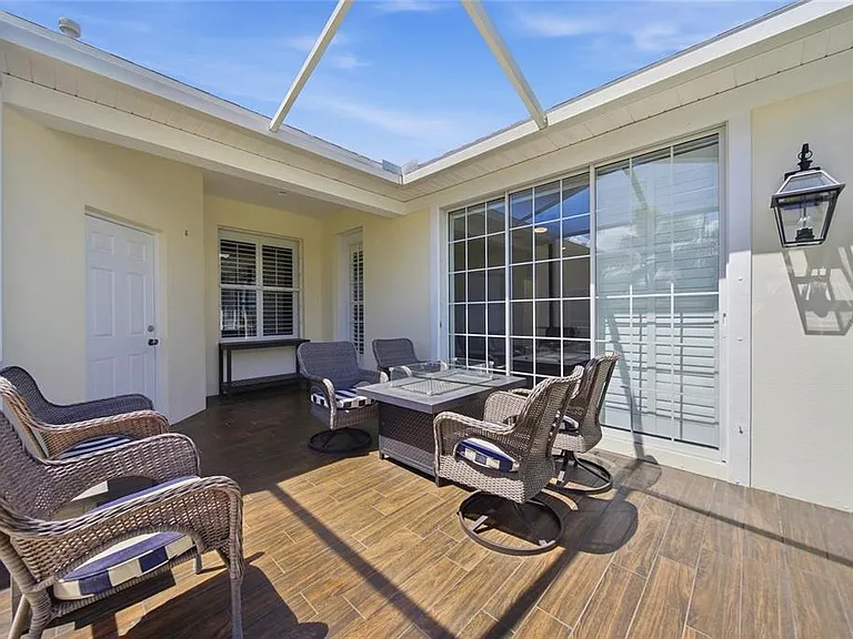 5610 Golden Isles Dr — Photo 5