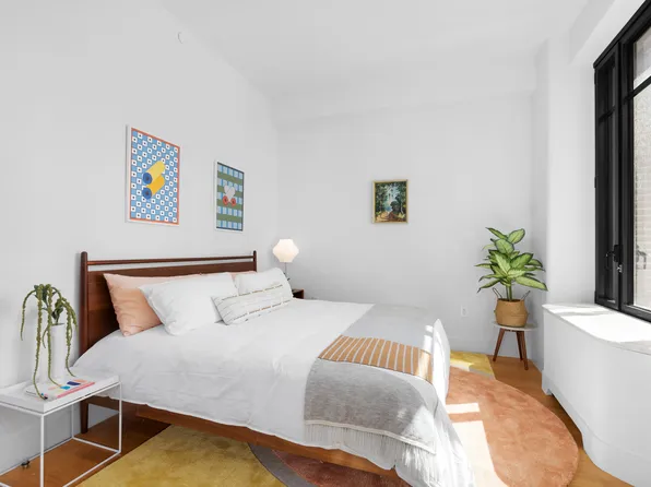 110 Charlton Street image 4 of 9