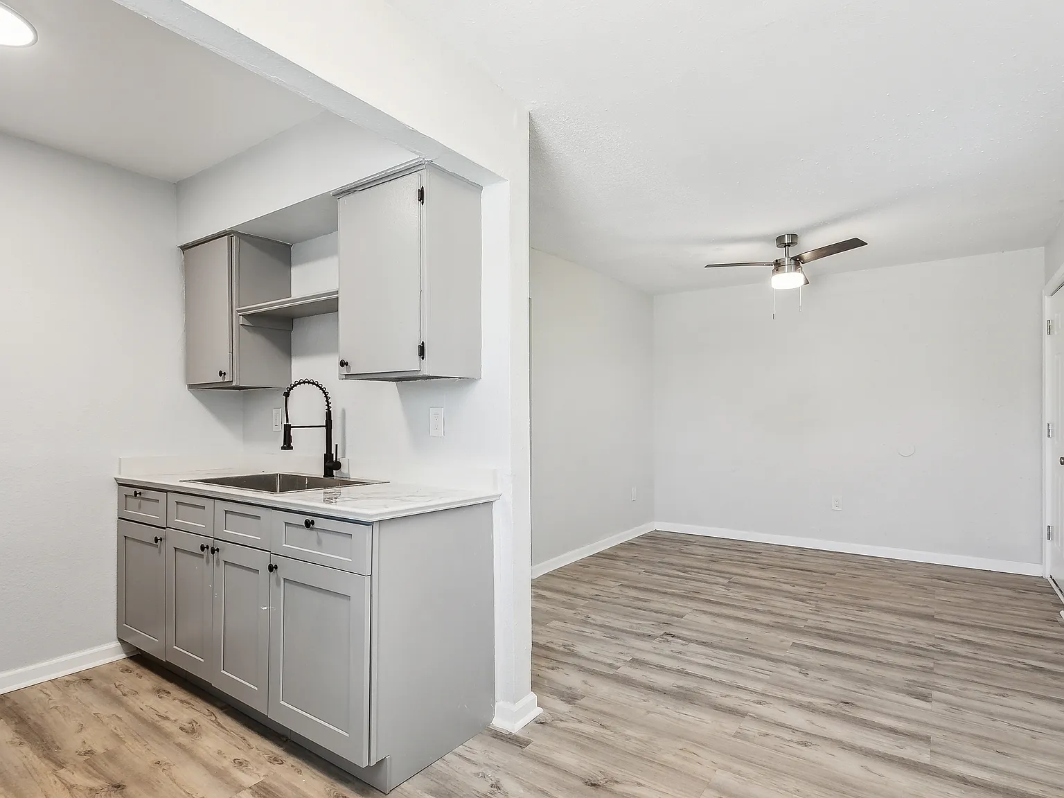 2 bed, 800 sqft, $950 — Photo 3