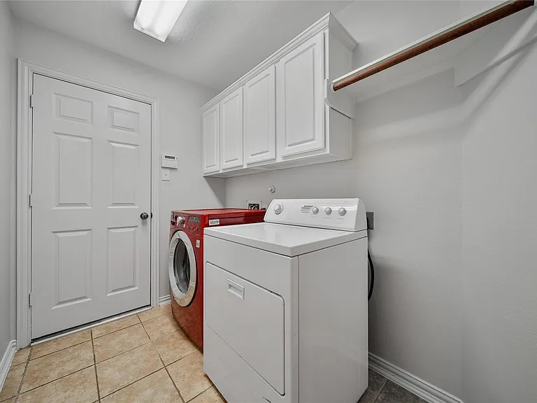 14 Beauty Bower Pl — Photo 26