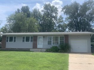 750 Bellarmine Ln, Florissant, MO 63031