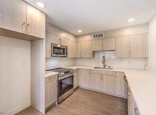 350 E Desert Inn Rd UNIT H105, Las Vegas, NV 89109