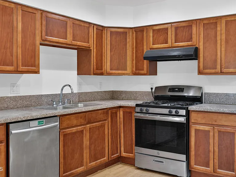 3307 Belden St — Photo 10