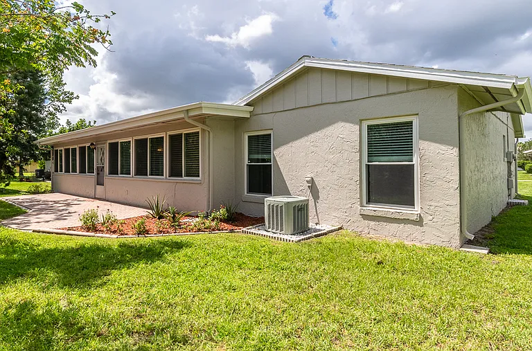10502 Linger Ln — Photo 16