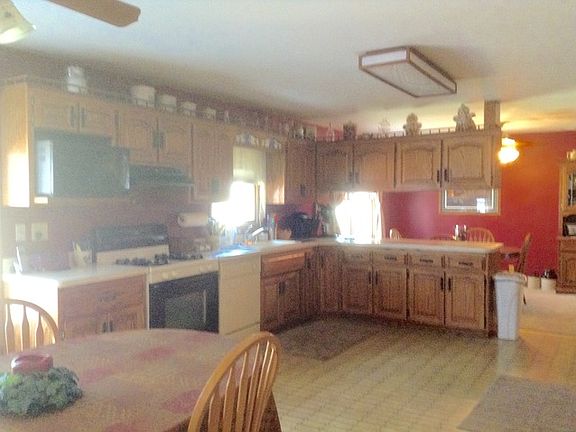 3rd image of 200 Pembroke Ave