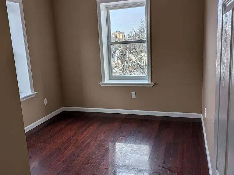 39 N Burnett St — Photo 14