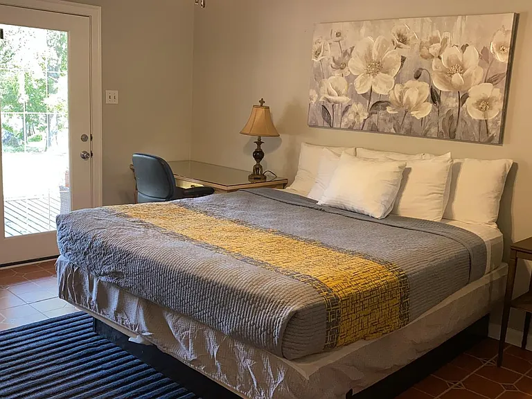 8220 Hunters Creek Dr — Photo 25
