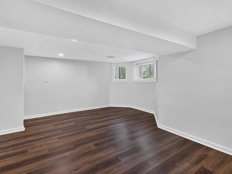 3023 W Wellington Ave — Photo 22