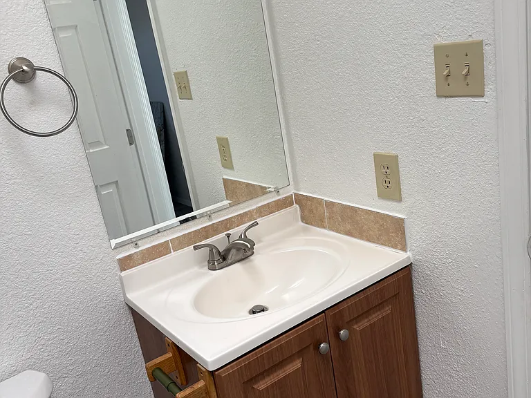 2423 Lester Ave #2 — Photo 6