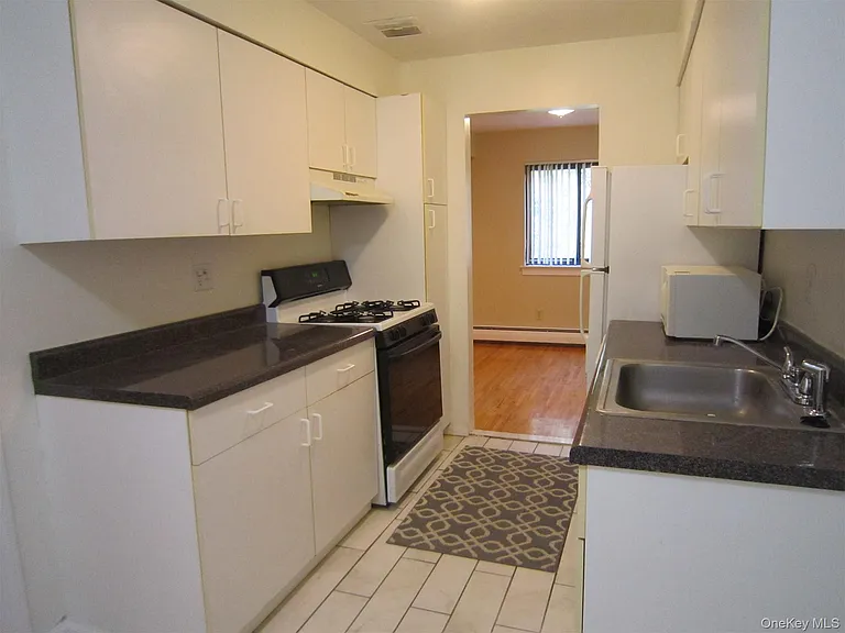 14 Charles Ln #1B — Photo 2