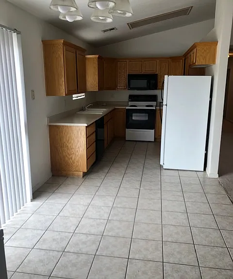 941 Lone Pine Rd — Photo 5