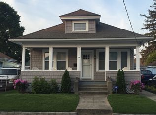 33 Warwick Rd, Pawtucket, RI 02861