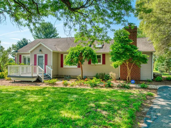 5324 Faussett Rd, Howell, MI 48855