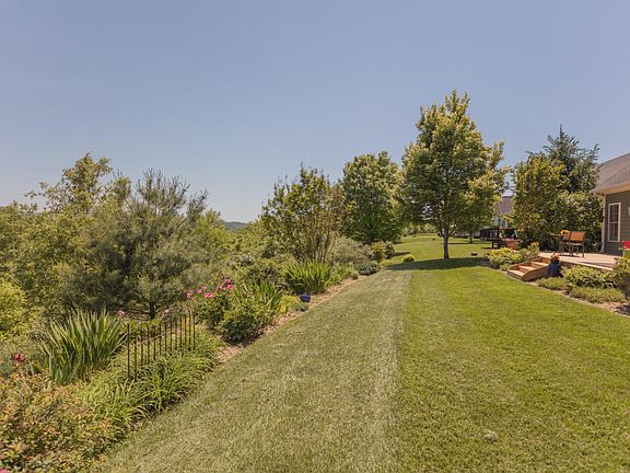 3rd image of 48 Woodridge Ln