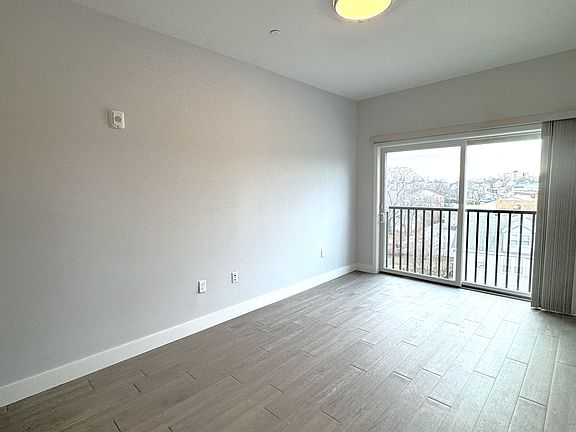 5th image of 118 Old Colony Ave #321