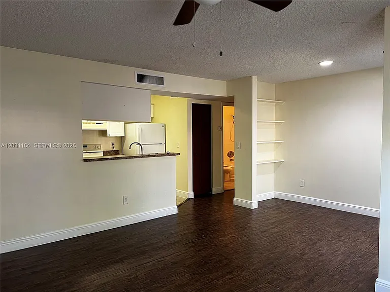 1239 SW 46th Ave #905 — Photo 7