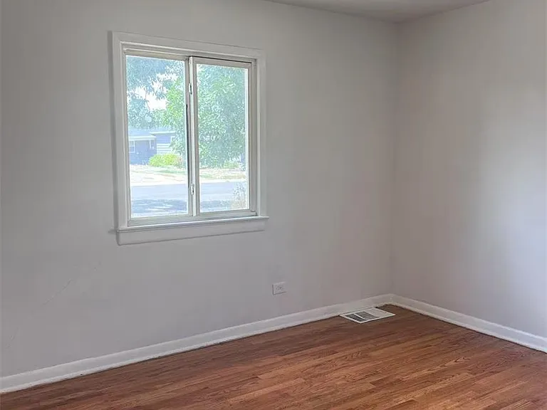 556 Wolff St — Photo 2