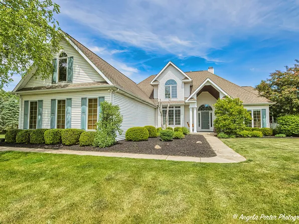 150 Tipperary Ct, Woodstock, IL 60098