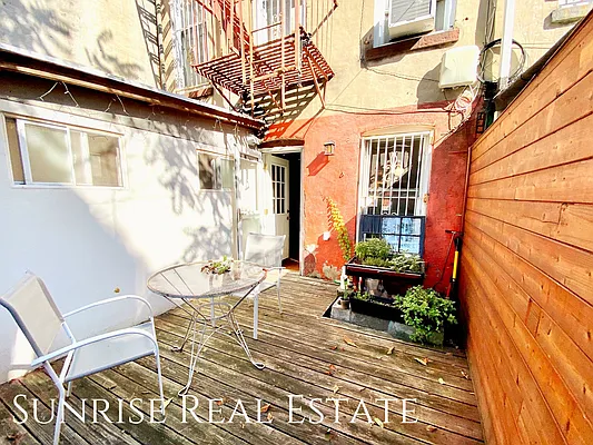 Rented by Sunrise Real Estate | media 31