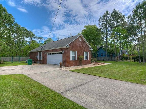 2nd image of 1010 Woodlore Cir