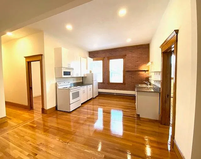 4 bed, 800 sqft, $4,400 — Photo 3