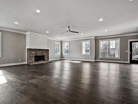 2nd image of 1202 N Shady Ln