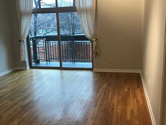 3rd image of 1935 S Archer Ave APT 222