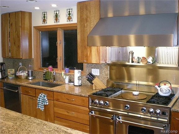 2nd image of 38657 Rhonswood Ct