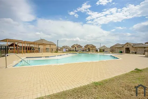 4 bed, $2,500 — Photo 4
