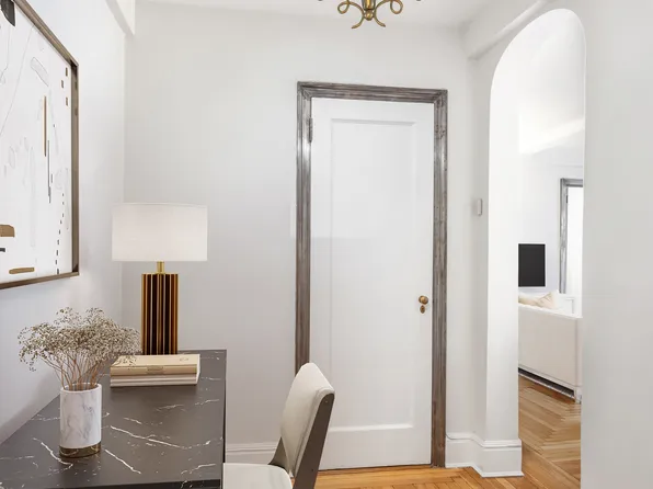 433 East 51st Street image 7 of 17