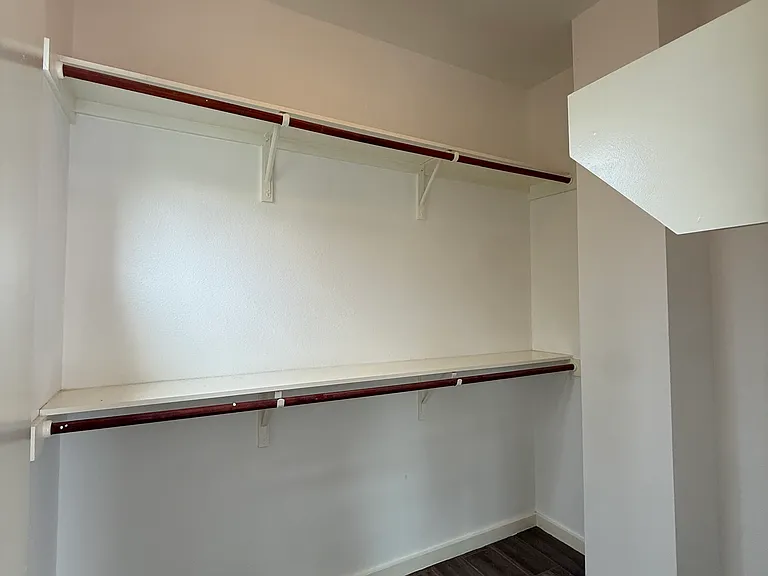 913 Ogden St — Photo 19