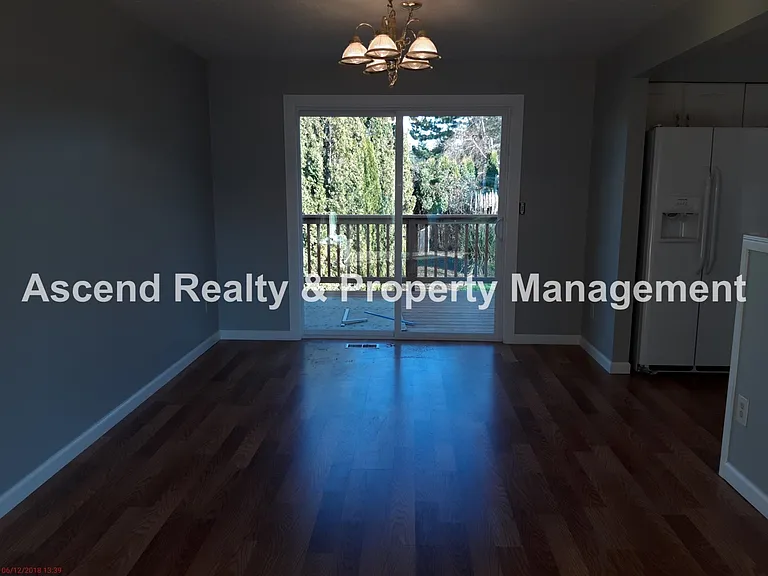 1114 SW Wright Ct — Photo 6