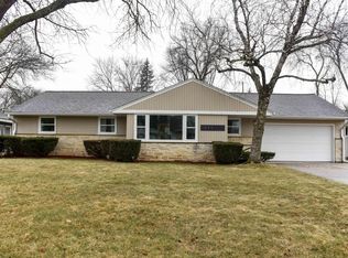 1045 N 120th St, Wauwatosa, WI 53226