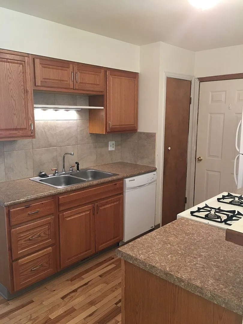 North Old Town Beauty Updated Interiors & Huge Backyard — Photo 4