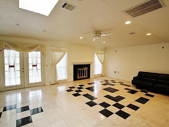 4th image of 11750 Plumbrook Dr
