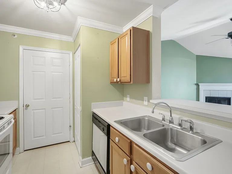 18318 Bridle Club Dr — Photo 4