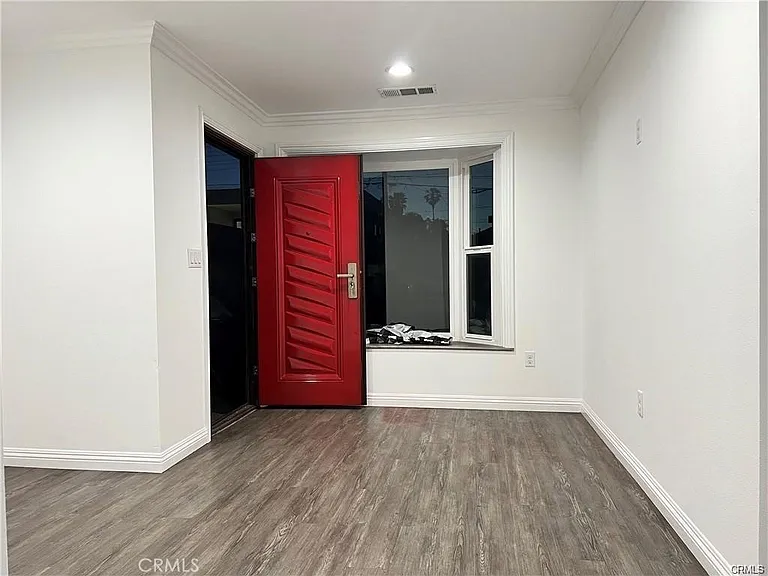 3148 Wilson Way — Photo 2