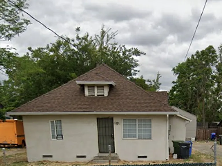 731 Vermont Ave — Photo 1