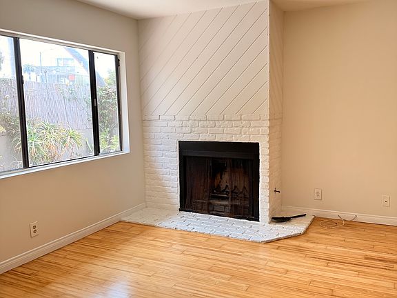 5th image of 1531 Cabrillo Ave APT 3