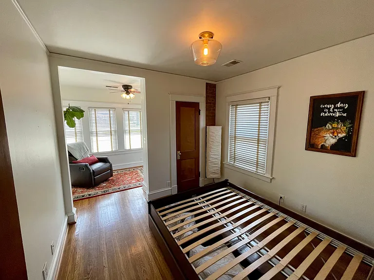 4233 Kenwood Ave — Photo 21